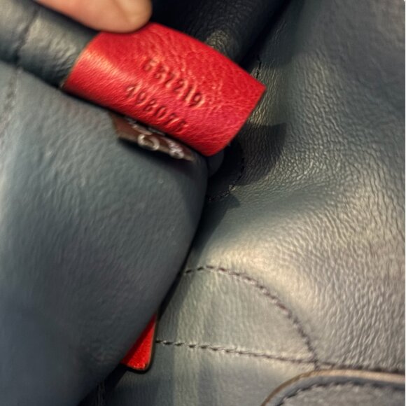 Gucci X MLB Suede NY Yankees Rajah Chain Dark Blue and Red Large Tote Bag - Picture 12 of 16